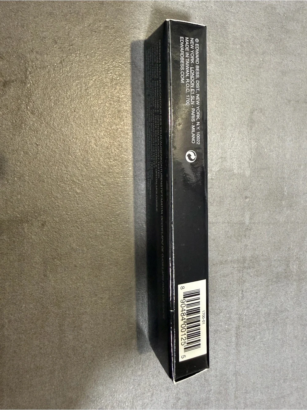 Deep Black Defining Eyeliner - Black